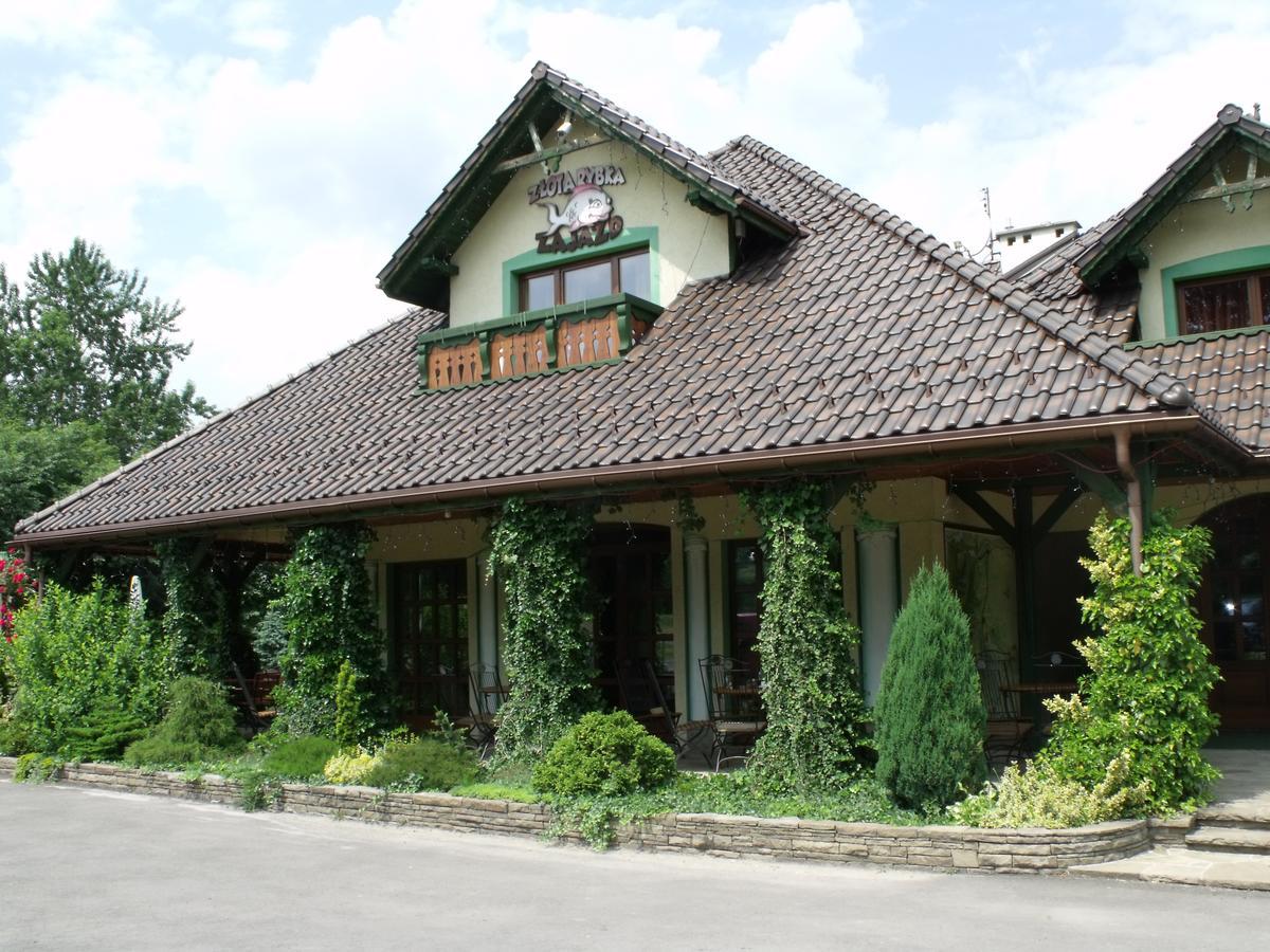 Zajazd Zlota Rybka Andrychów Exteriör bild